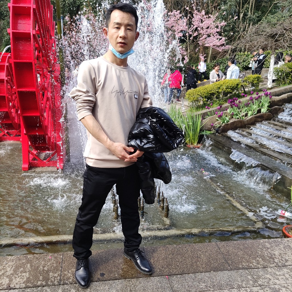 碧蓝向裙子的照片