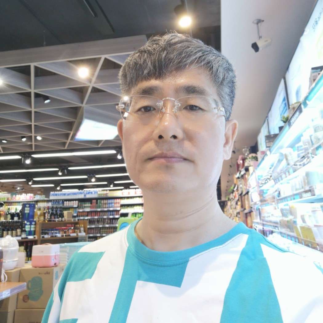 雪见打指甲油的照片