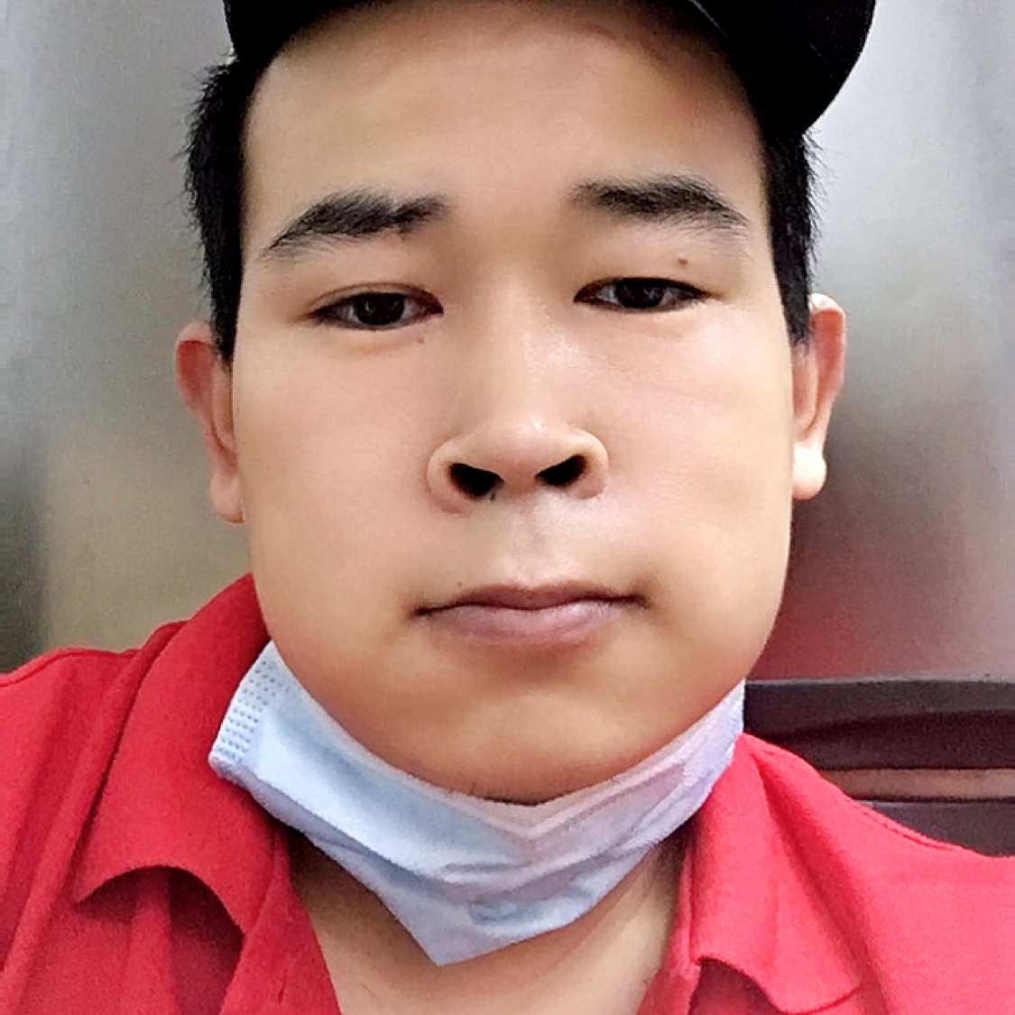淡淡挽手向日葵的照片