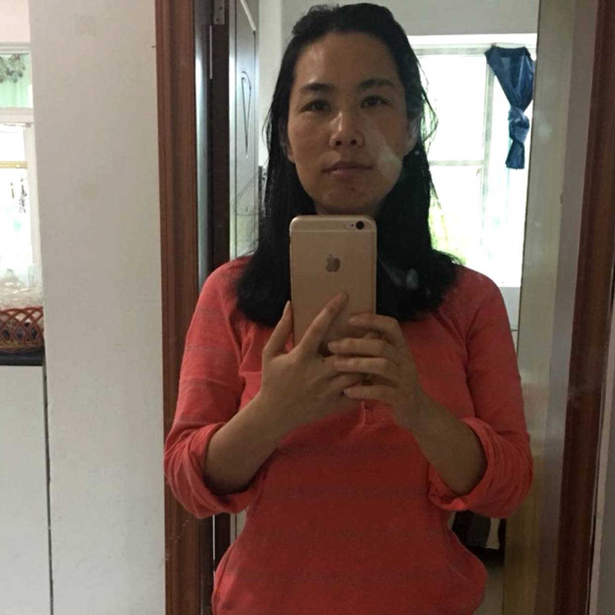 青衫蹙眉温柔的照片