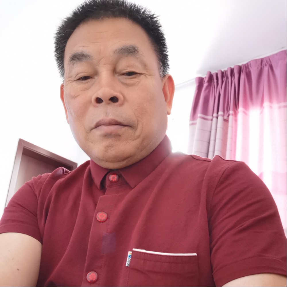 孤独老翁的照片