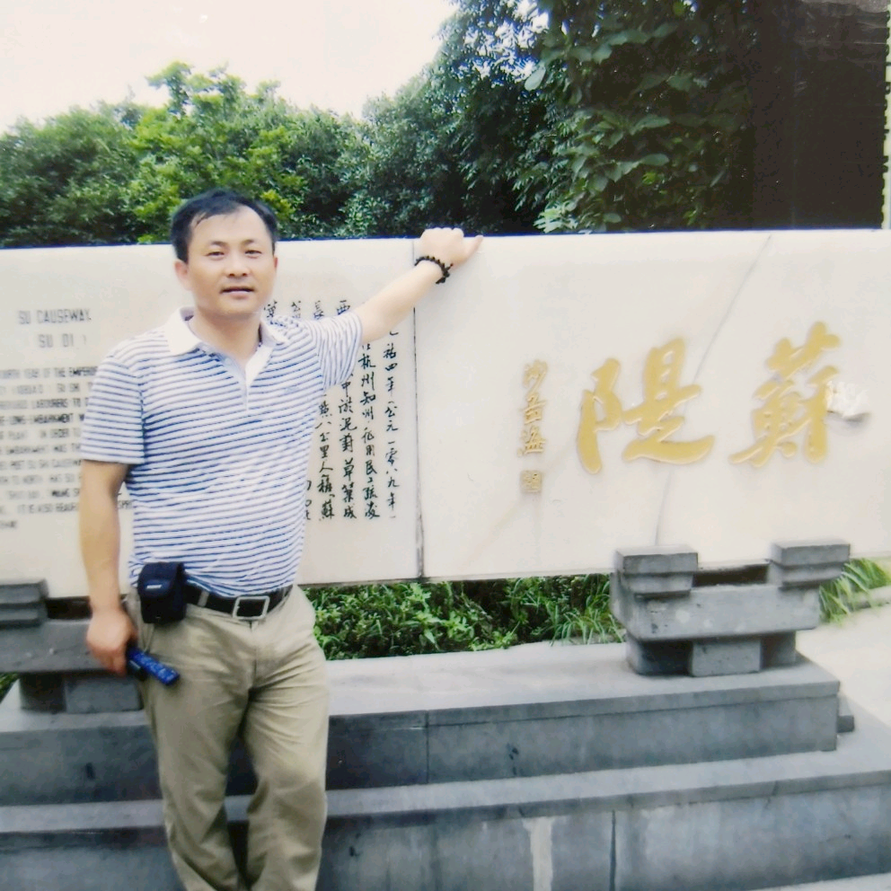 深蓝手链的照片