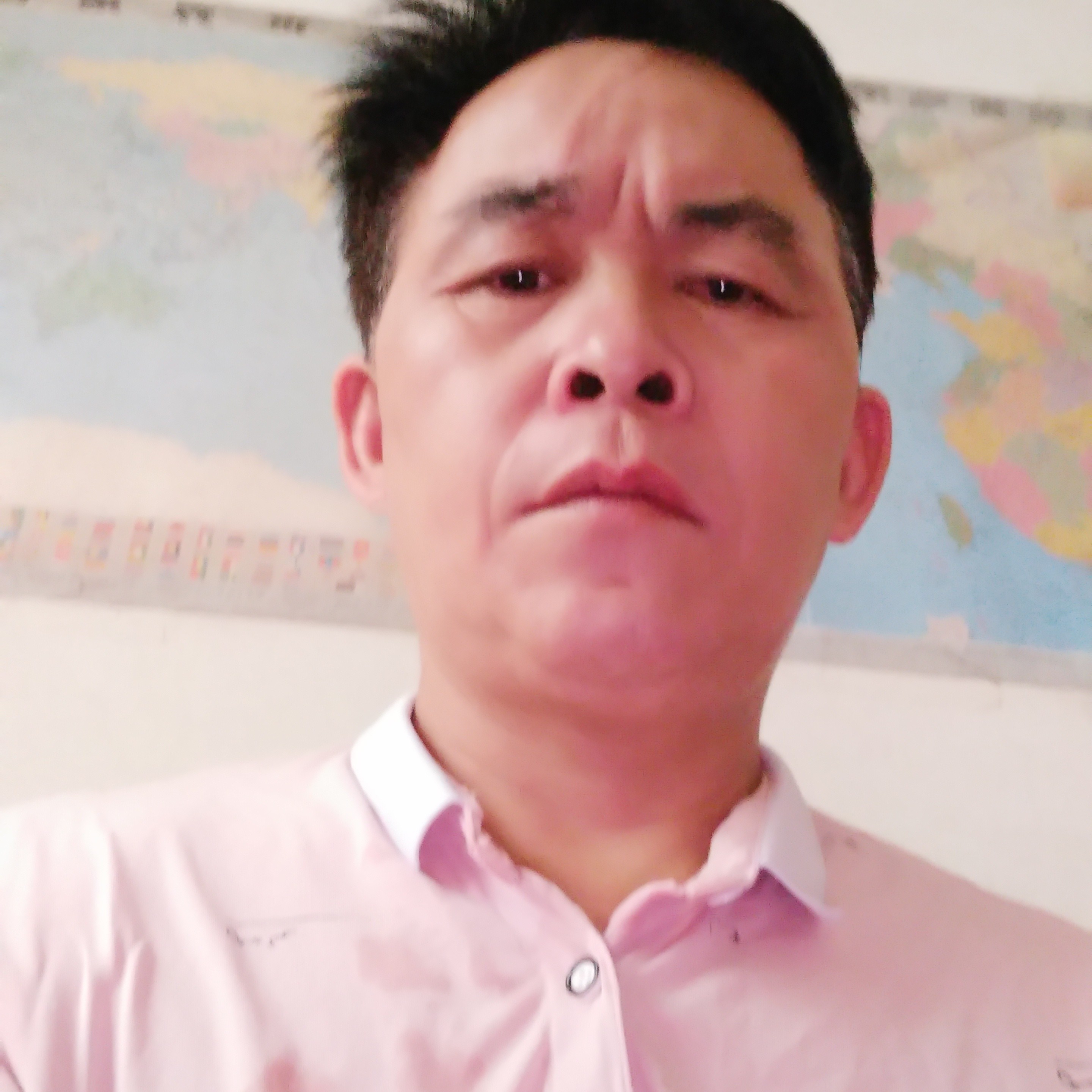 枕头闻伶俐的照片