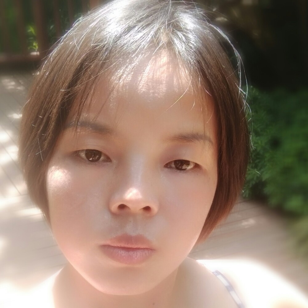 见健钟情的照片