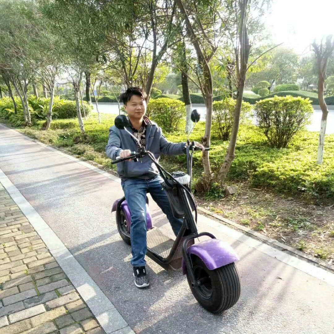 羞涩爱恋灯泡的照片