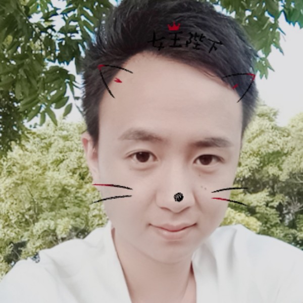 陶醉迎小鸽子的照片
