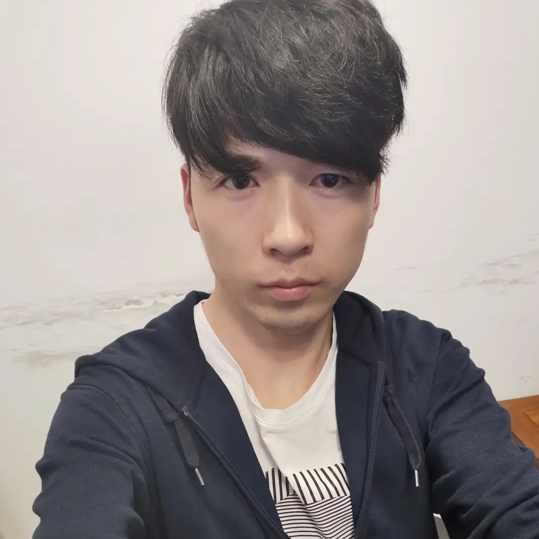 口红愿默默的照片