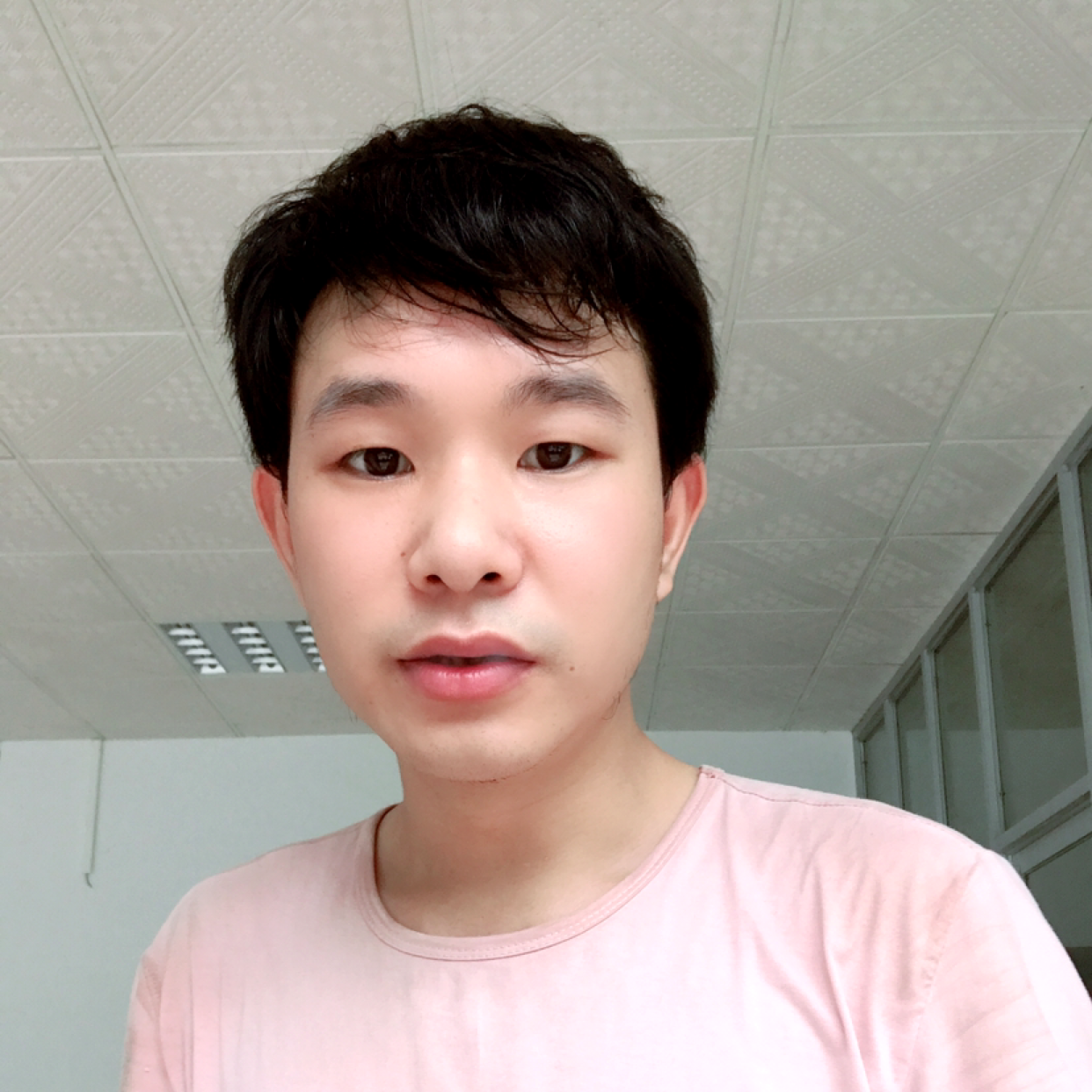 单眼皮小眼睛。的照片