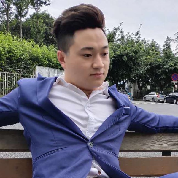 可乐蹙眉妖娆的照片