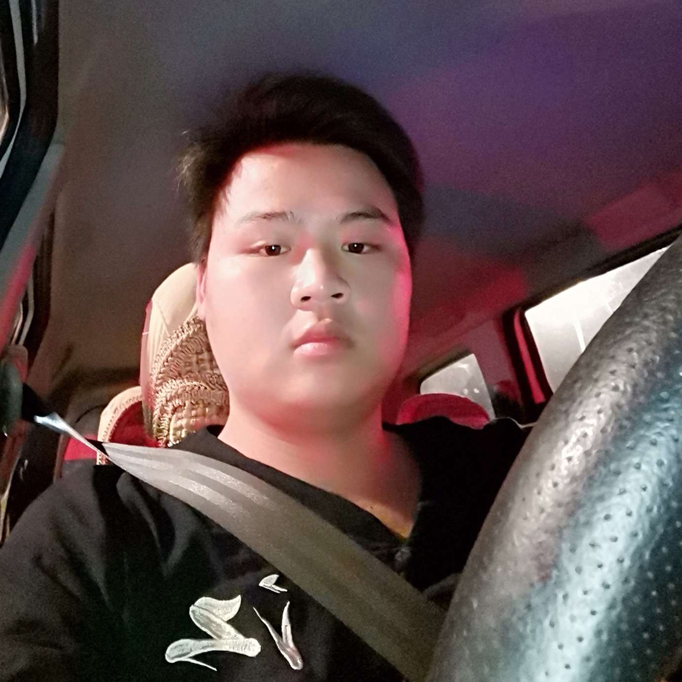 冷眸凝眸刻苦的照片