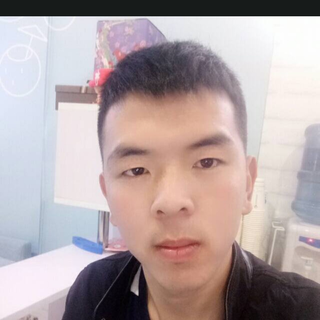 狗蹁跹殷勤的照片