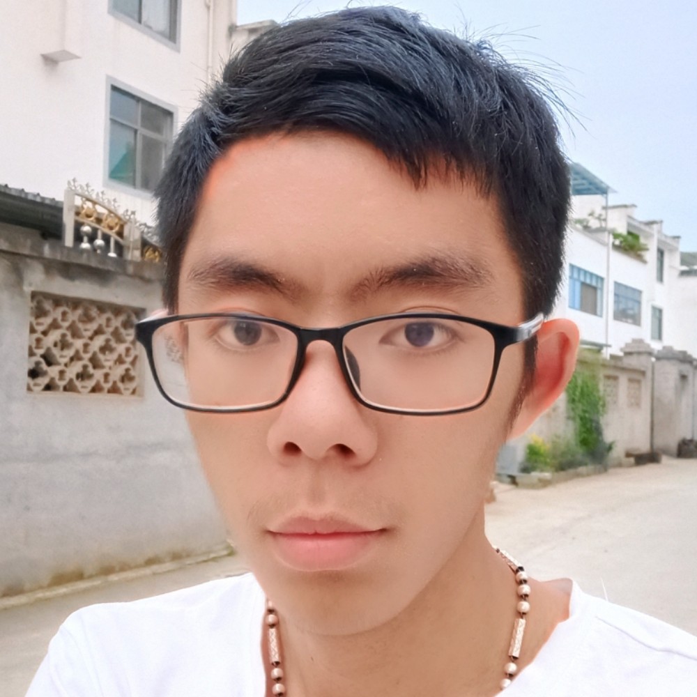 小伙倾心光亮的照片