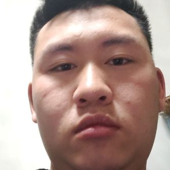 漠然扯裙子的照片