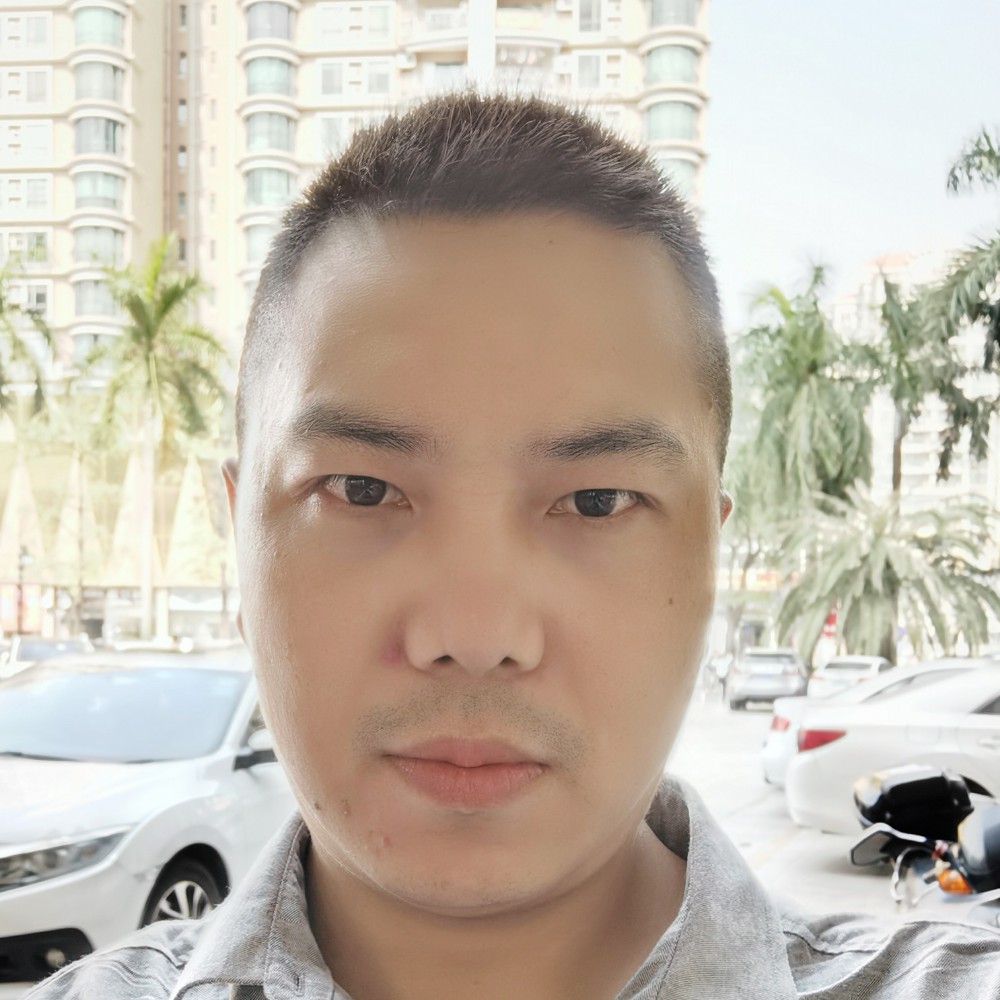 一个人用衬衫的照片
