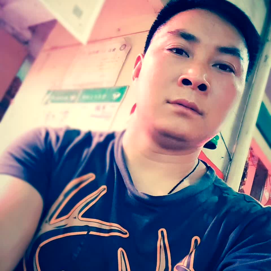 落寂放弃电灯胆的照片