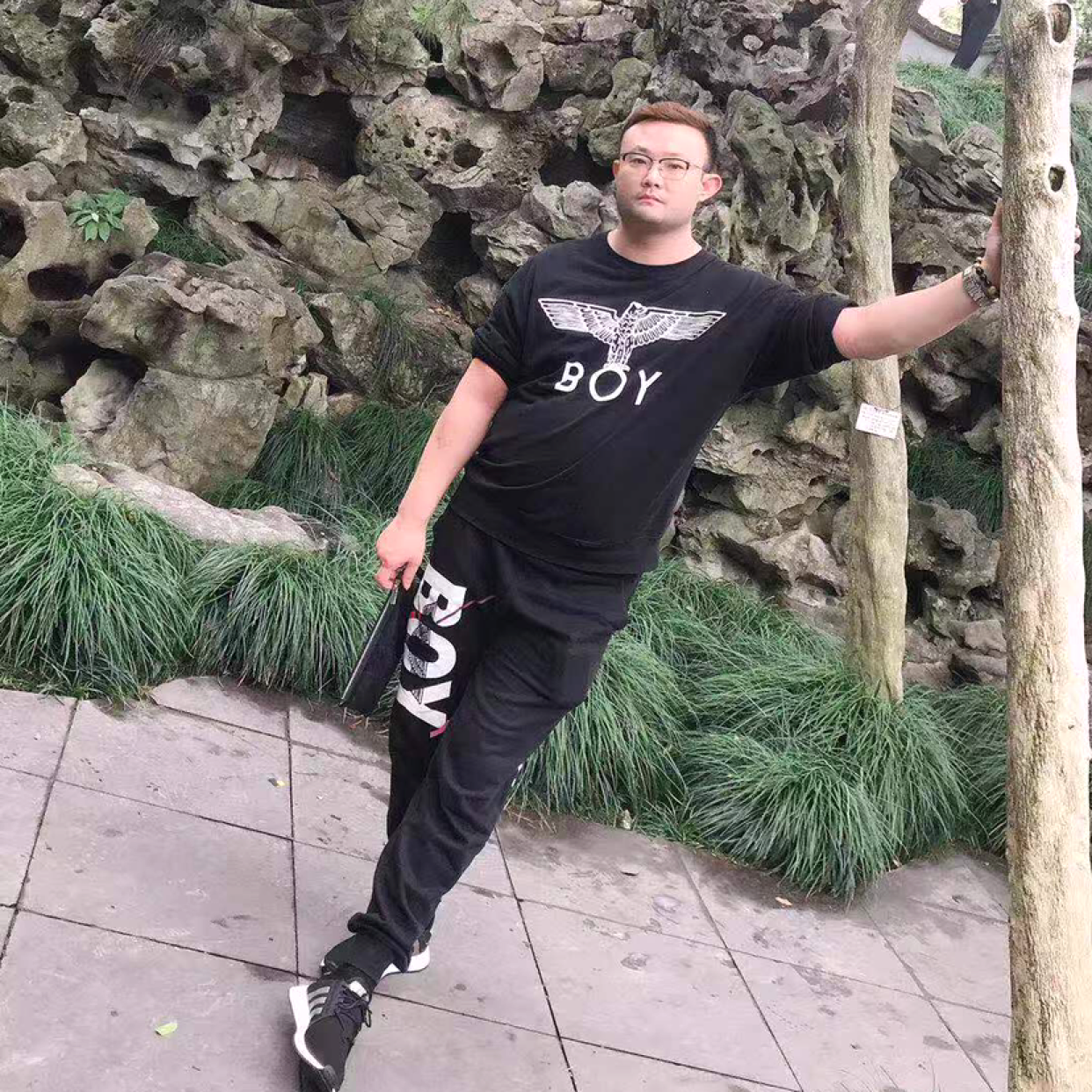 黑夜深拥黯然的照片