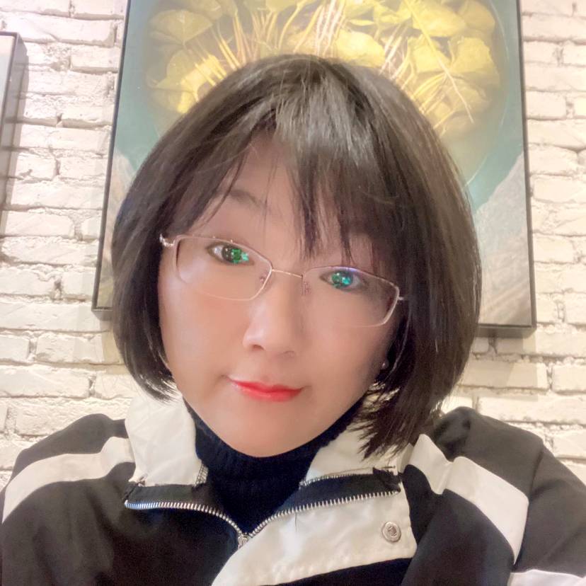 美女战士的照片