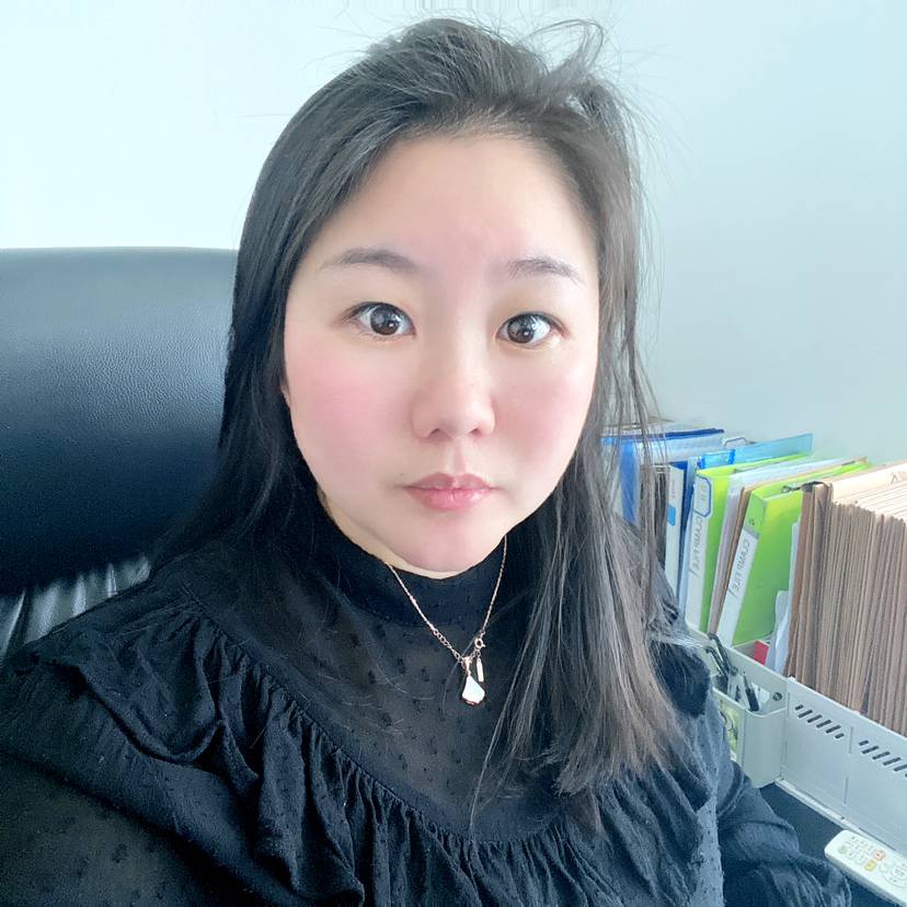 高兴的纸鹤的照片