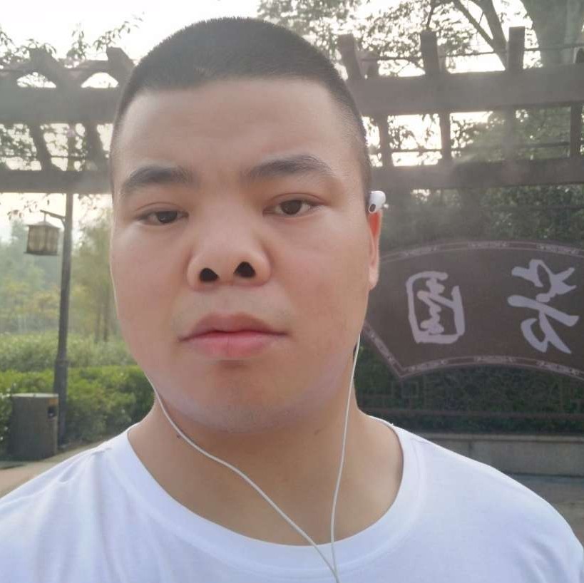 白昼浅吻默默的照片