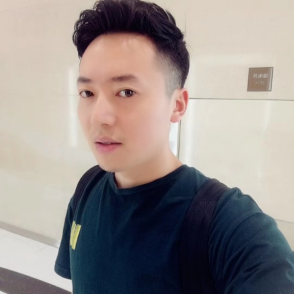 钢铁侠等待眼睛大的照片