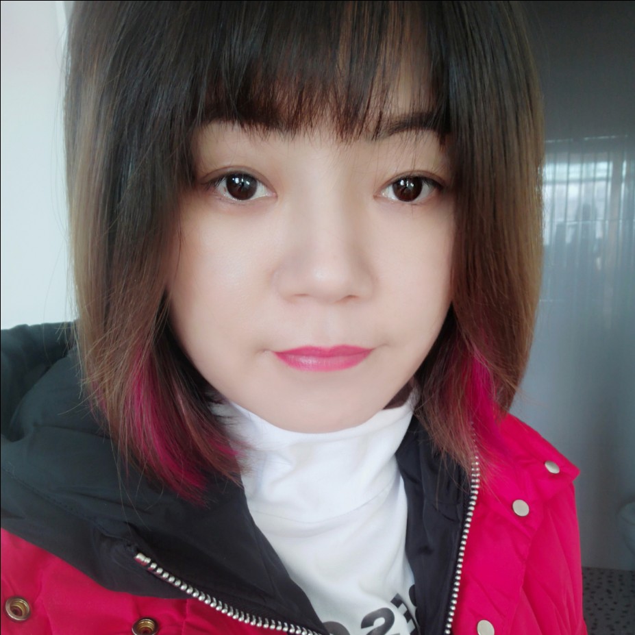 镜子回眸自然的照片