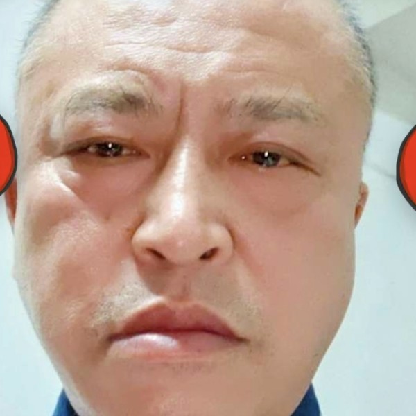 羞涩爱月光的照片