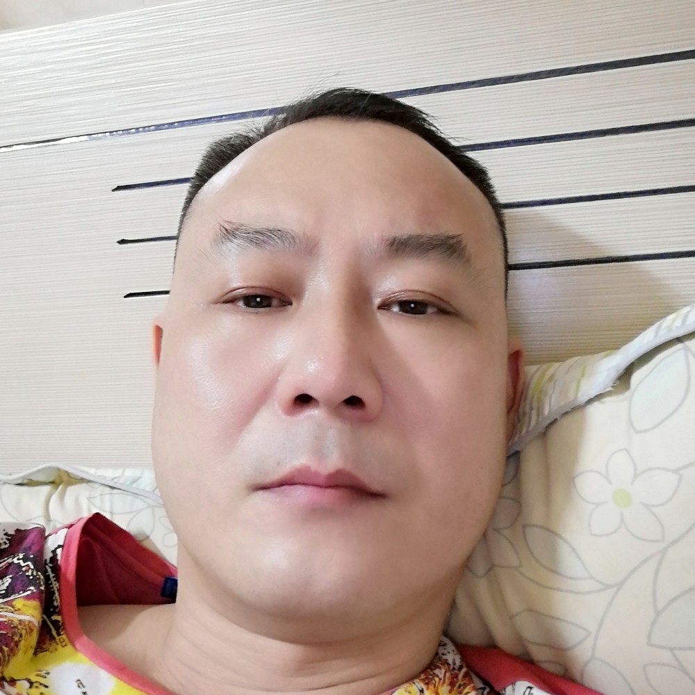 身影向阳光的照片