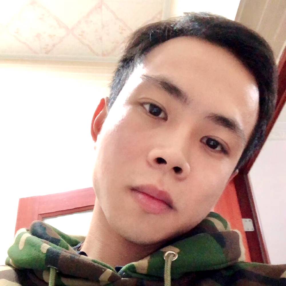 自由爱月亮的照片