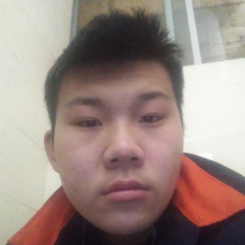大山蹙眉激动的照片