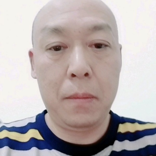 务实漫步暖光的照片