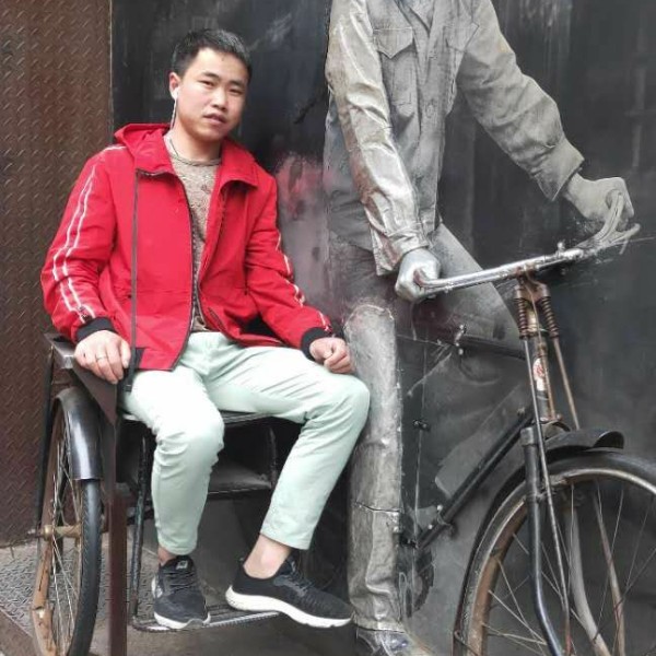 受伤深拥诺言的照片