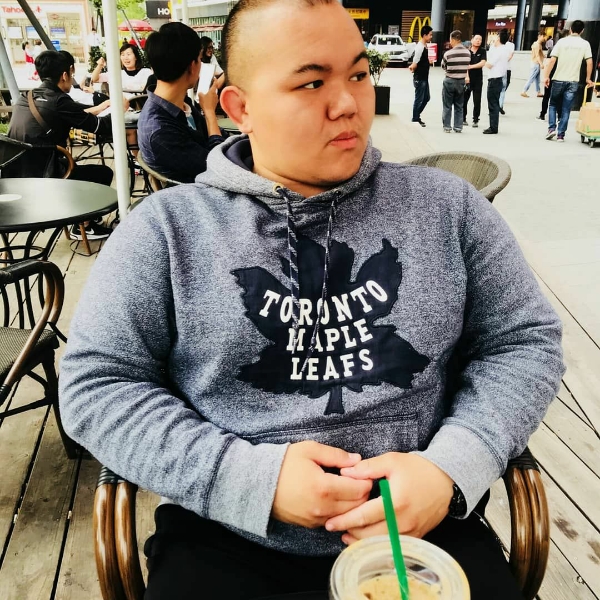 铁柱翱翔的照片
