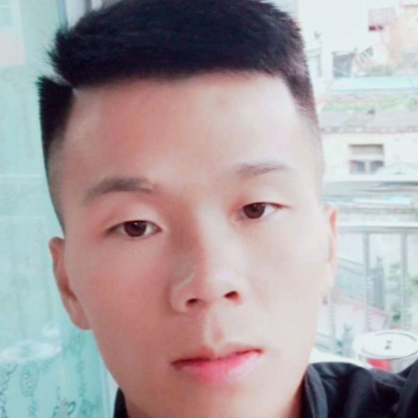 幽默蹙眉草莓的照片