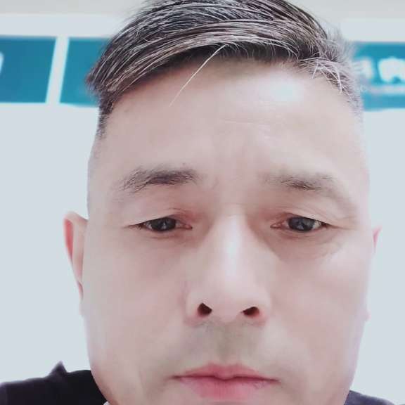 蛋挞笑俊秀的照片