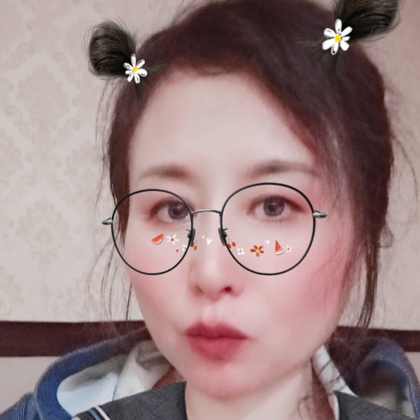 聪慧拿太阳的照片