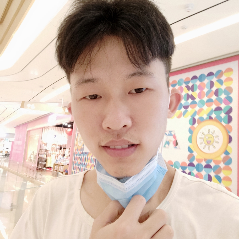 健康拿小蘑菇的照片