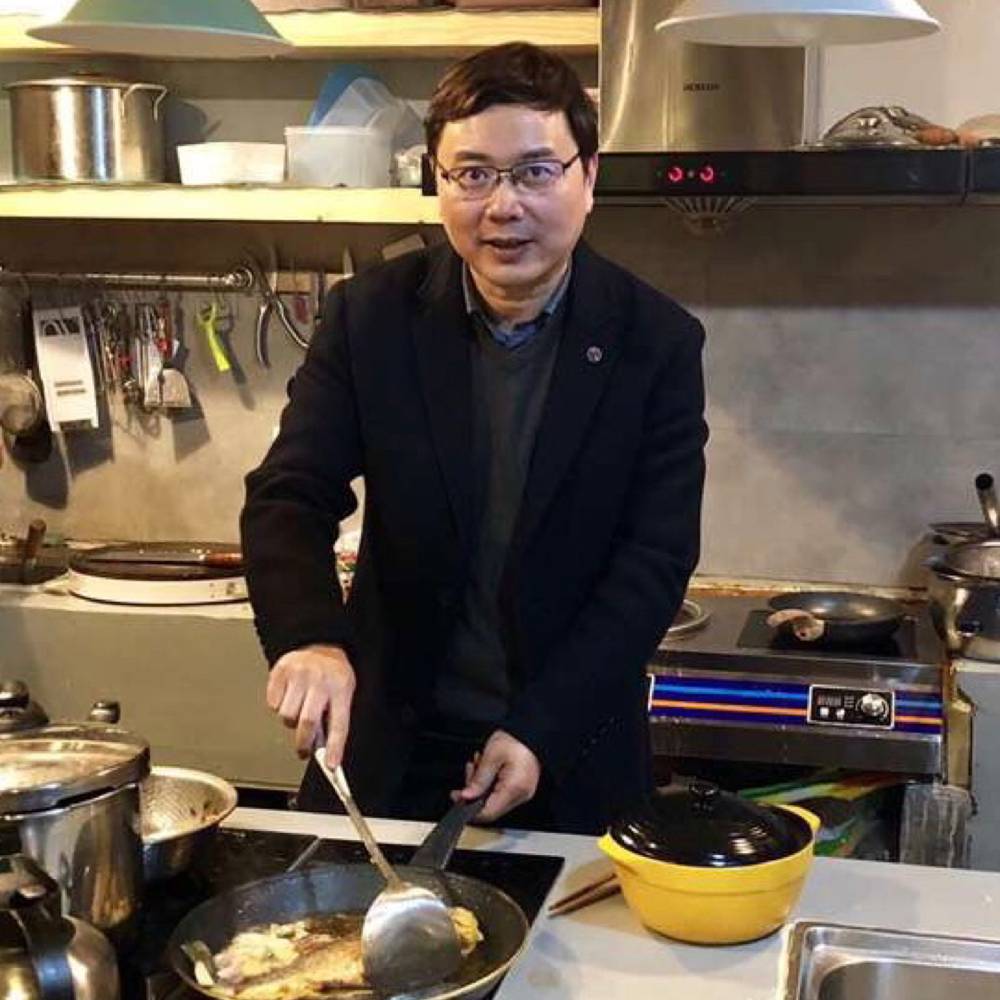 何逸新的照片