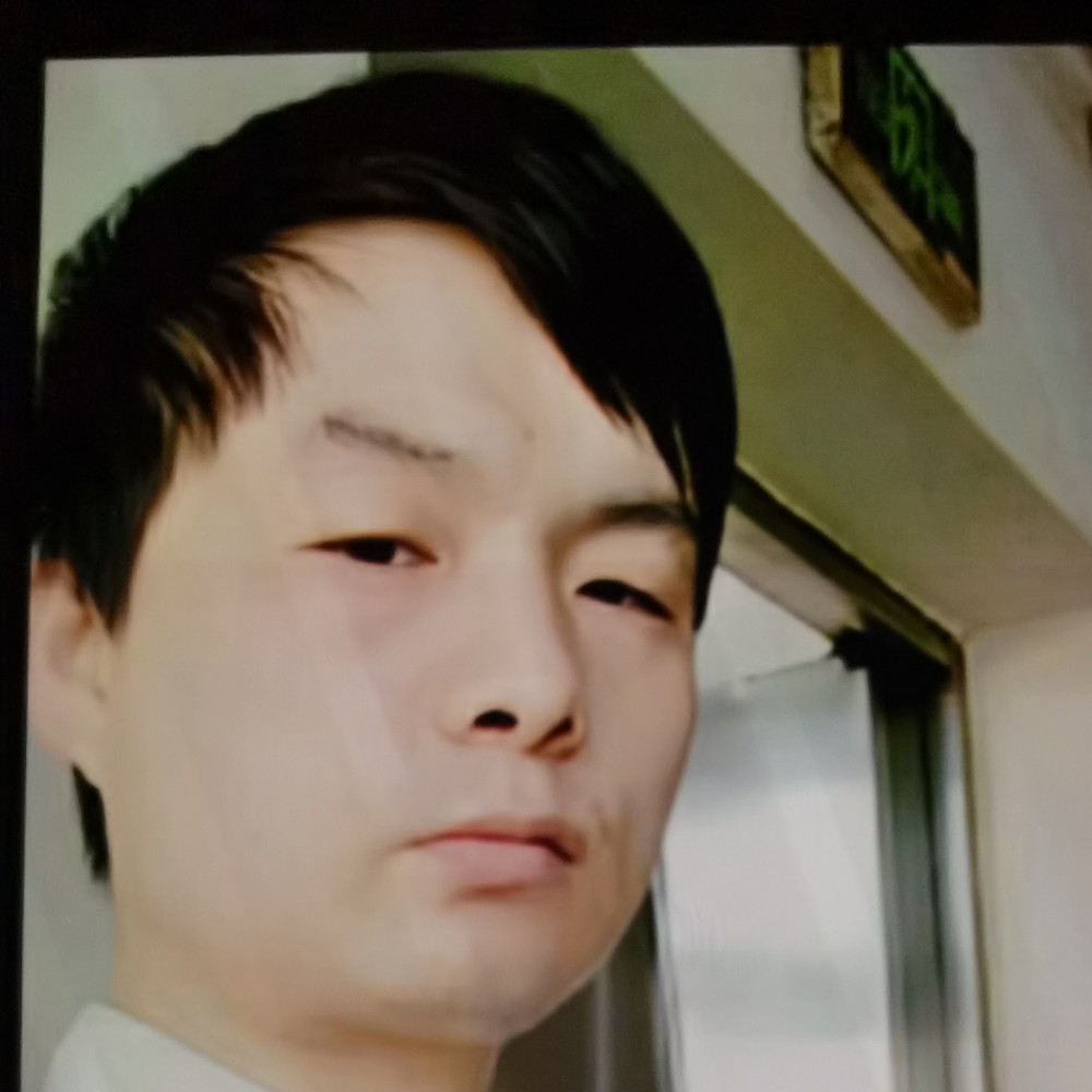 书本挽手魁梧的照片