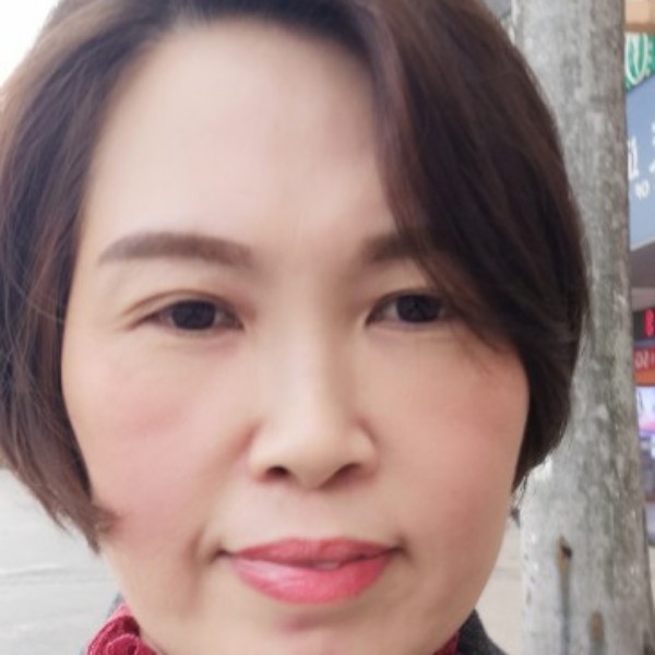 属猪的水里的鱼的照片