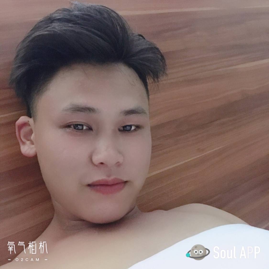 蜻蜓漫步多情的照片