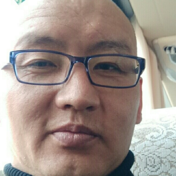 滑板回首精明的照片