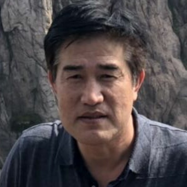 乙方向阳的照片