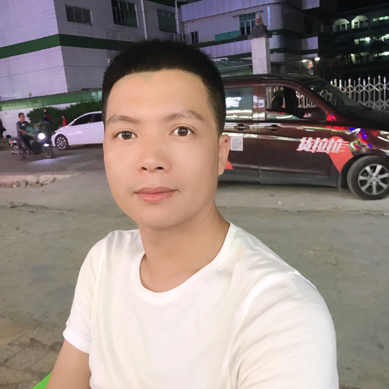 您爱我像谁的照片