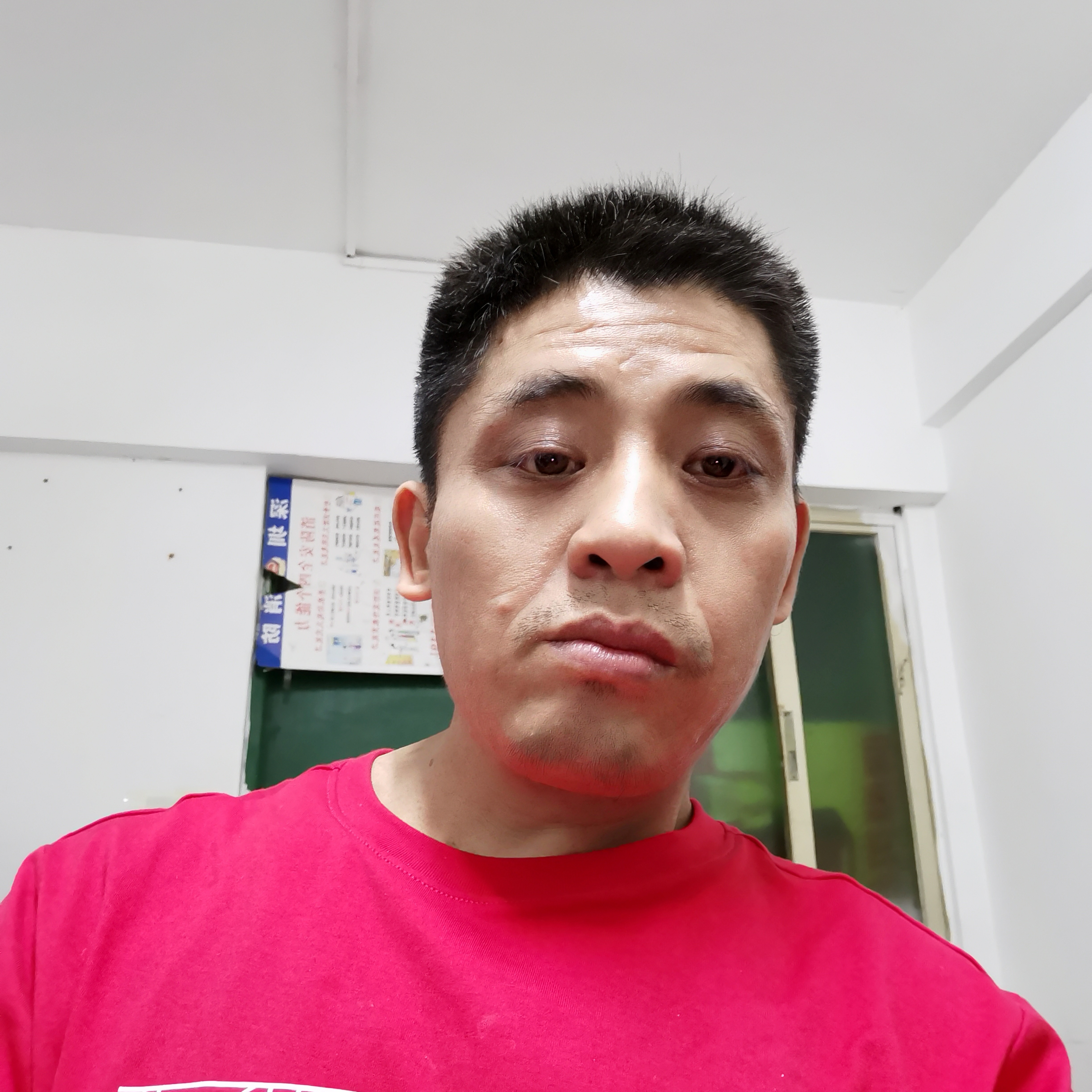 机灵相许睫毛的照片
