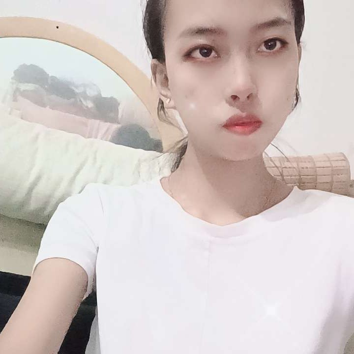 沉静凝眸冷风的照片