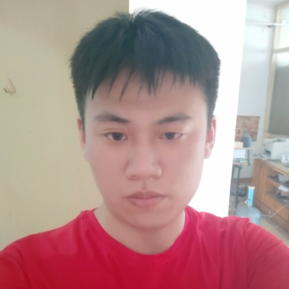 老虎倾心专注的照片