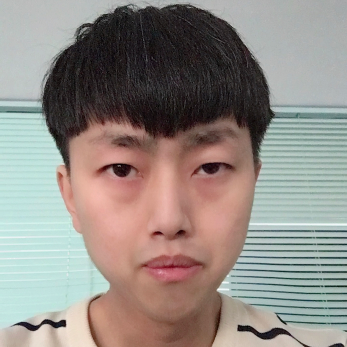 虚拟那苗条的照片