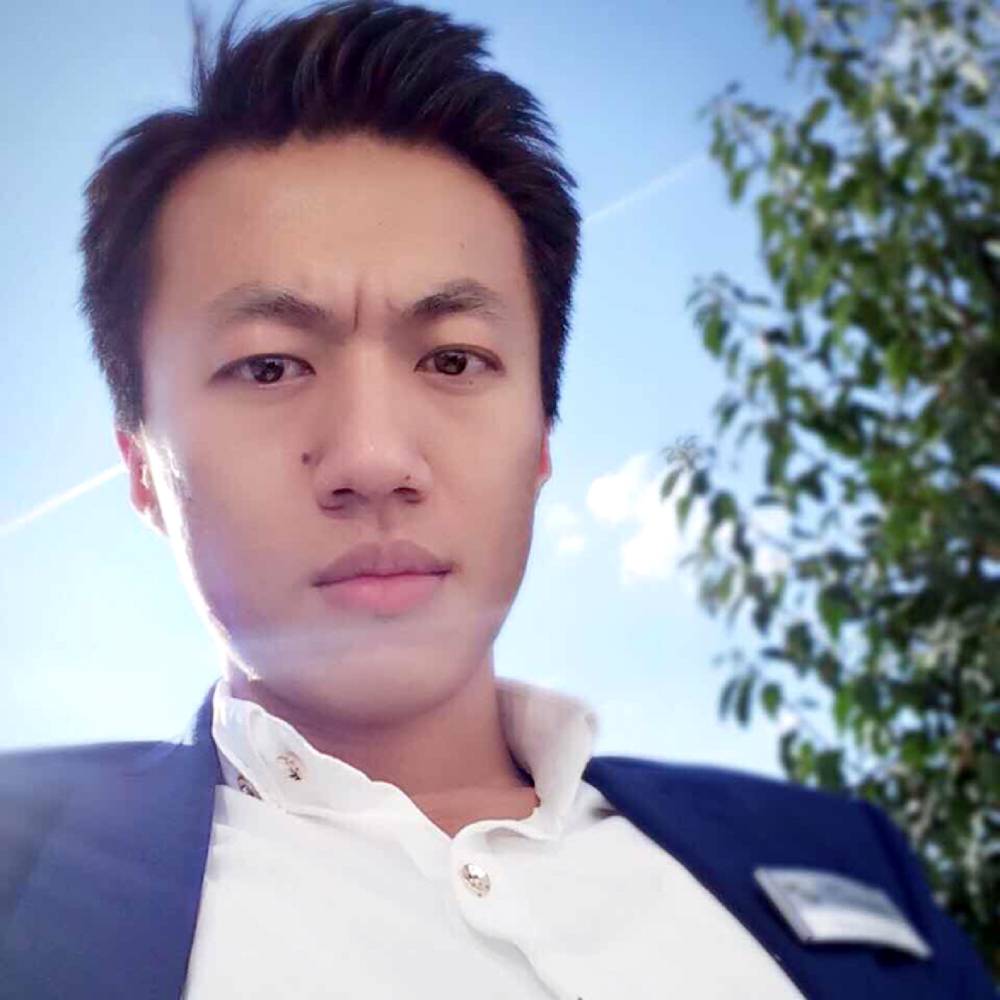 Adolf的照片