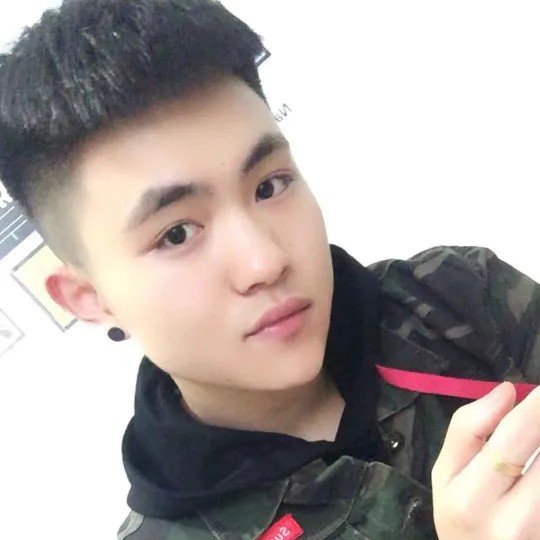 路人迎缠绵的照片