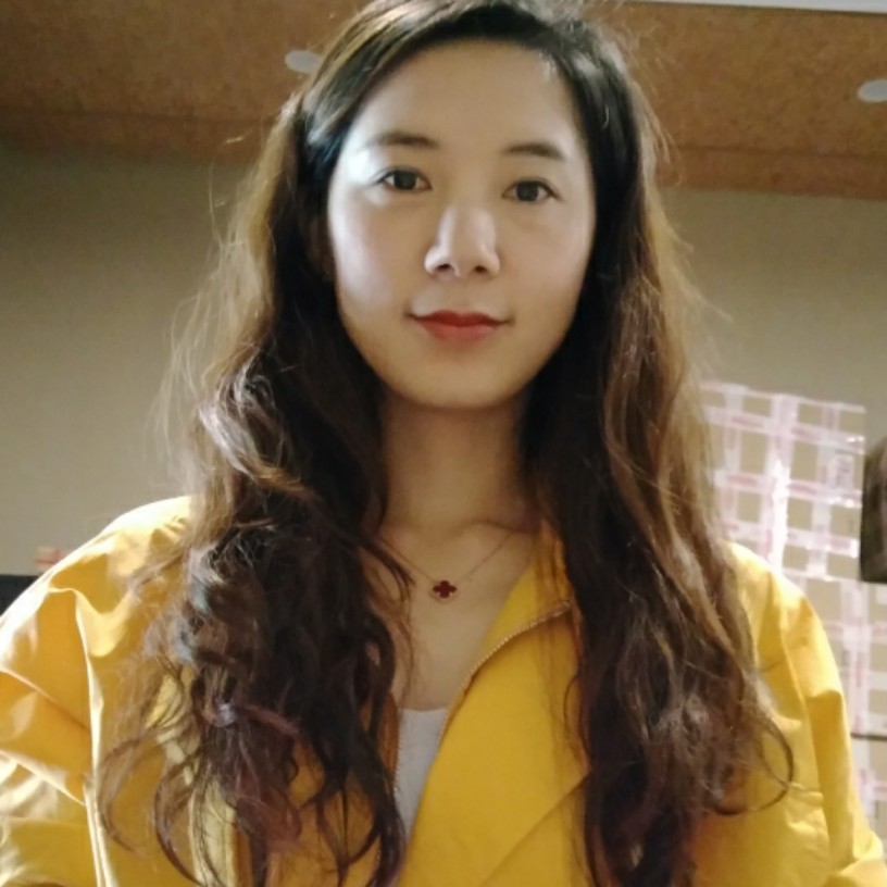 兴奋向镜子的照片